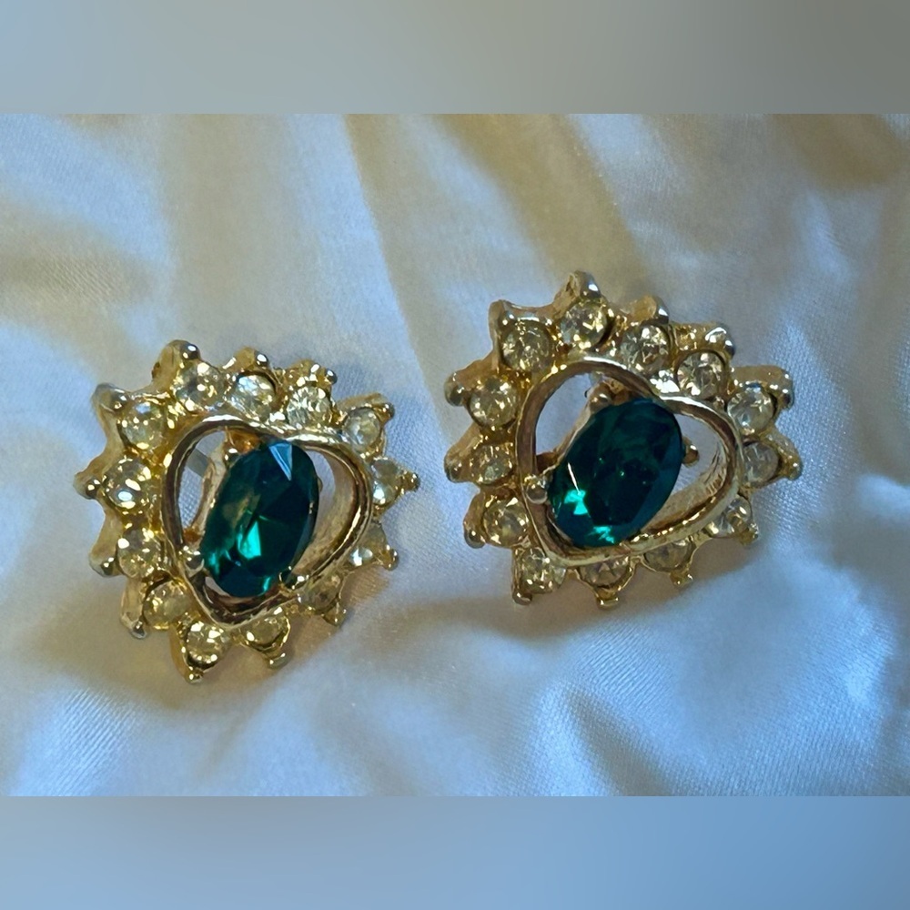 Vintage Style Emerald Green Heart Rhinestone Halo Gold Stud Earrings - Picture 6 of 8